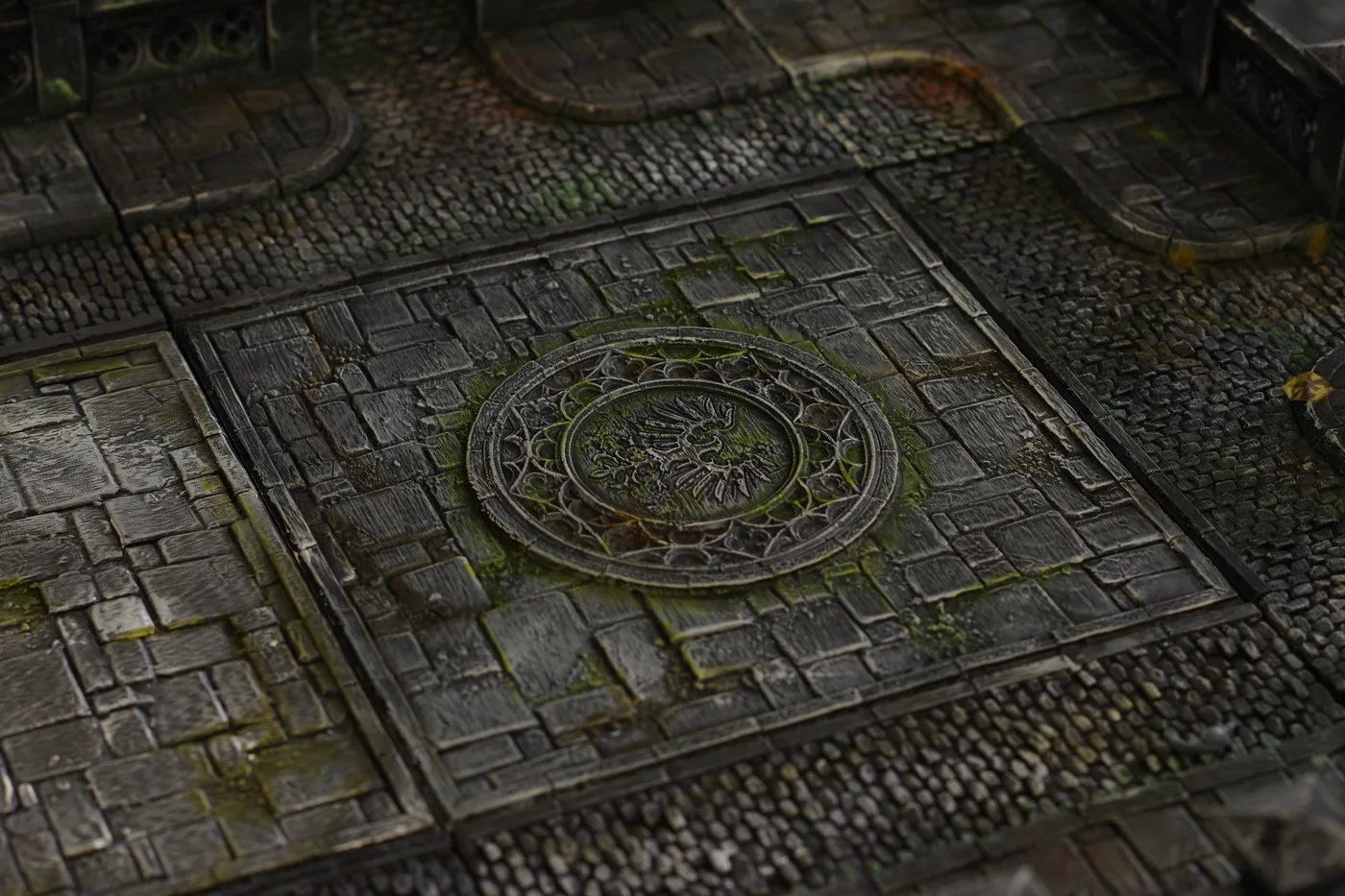 Place prestigieuse du temps passé – décor de table de jeu pour figurines imprimé en 3D par Poil de Grim